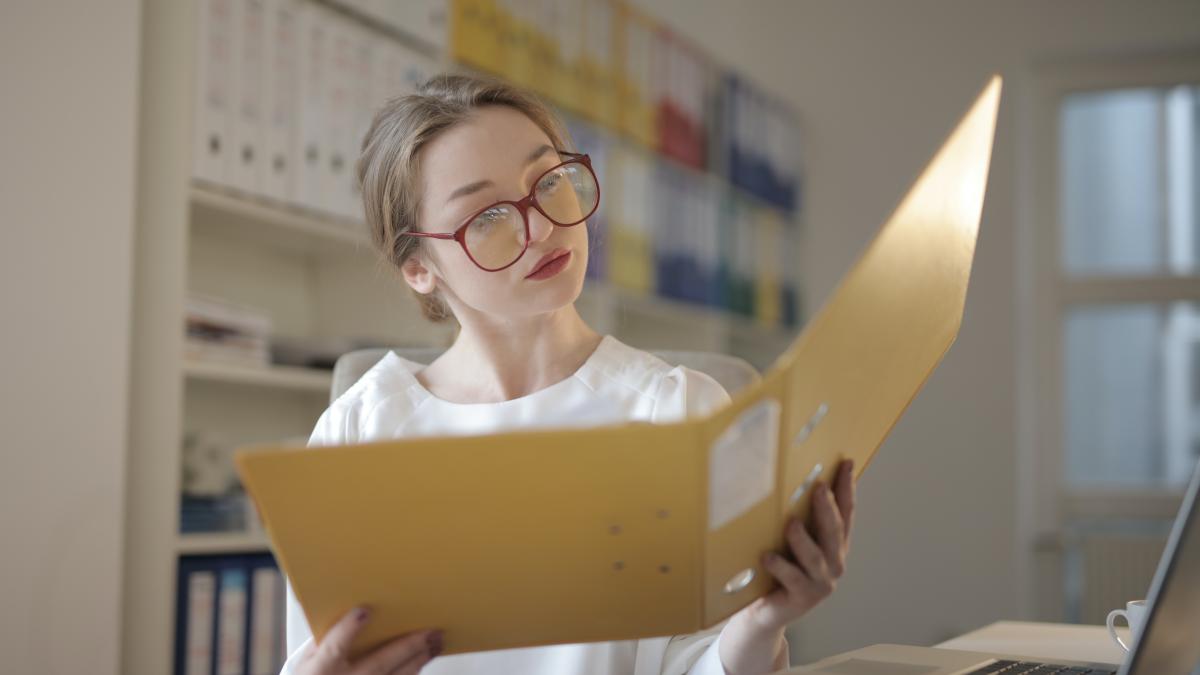 birocratia-din-romania--bulai-si-valcu--revoltati-e-o-gandire-stupida--se-taie-o-padure-ca-romanii-sa-dea-copie-dupa-un-certificat--zici-ca-ne-mai-nastem-o-data-2_83319200