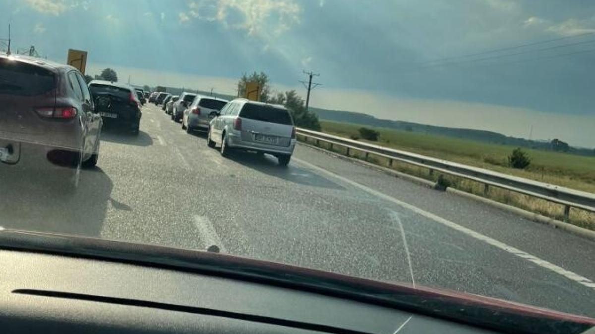 trafic-intens-pe-a2--pe-sensul-spre-bucuresti--cozile-trec-de-2-km_7_13066100