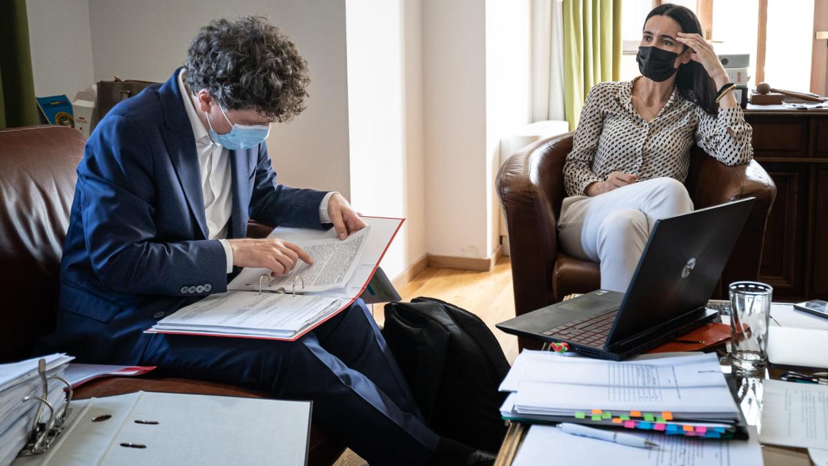 nicusor_dan_clotilde_caramitru_fb_85649100