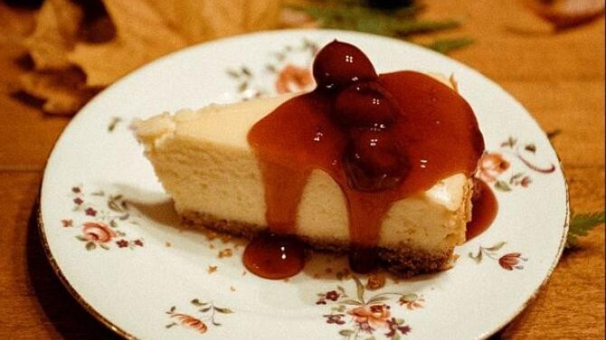 cheesecake-cu-caramel--un-desert-excelent-pentru-vara--oaspetii-tai-nu-vor-rezista-tentatiei-dulci_71682100