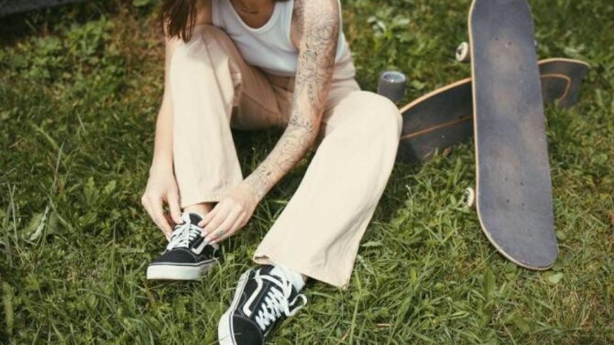 cum-sa-speli-sireturile-albe--sase-trucuri-ieftine-si-eficiente_61667200