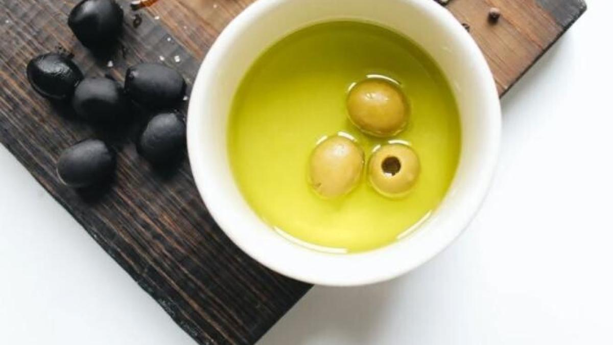 amesteca-ulei-de-masline-cu-bicarbonat-si-apa---pulverizeaza-solutia-pe-frunzele-plantelor-si-bucura-te-de-rezultat_57804500