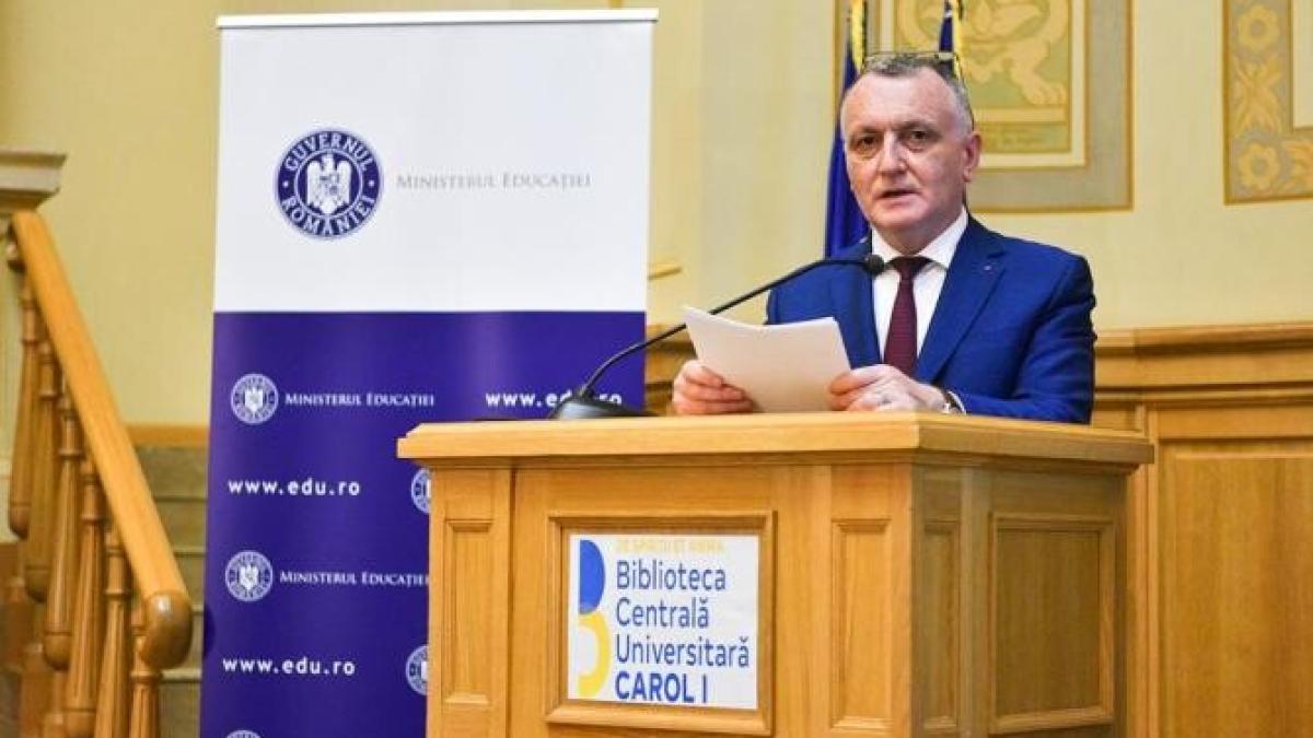 gimnaziada-2022--delegatia-romaniei--premiata-de-ministrul-cimpeanu_92195000