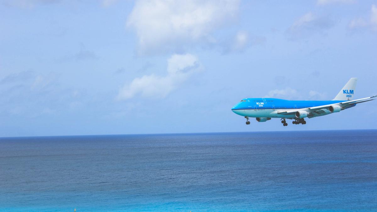 pexels-shamia-casiano-585004-avion_37234700