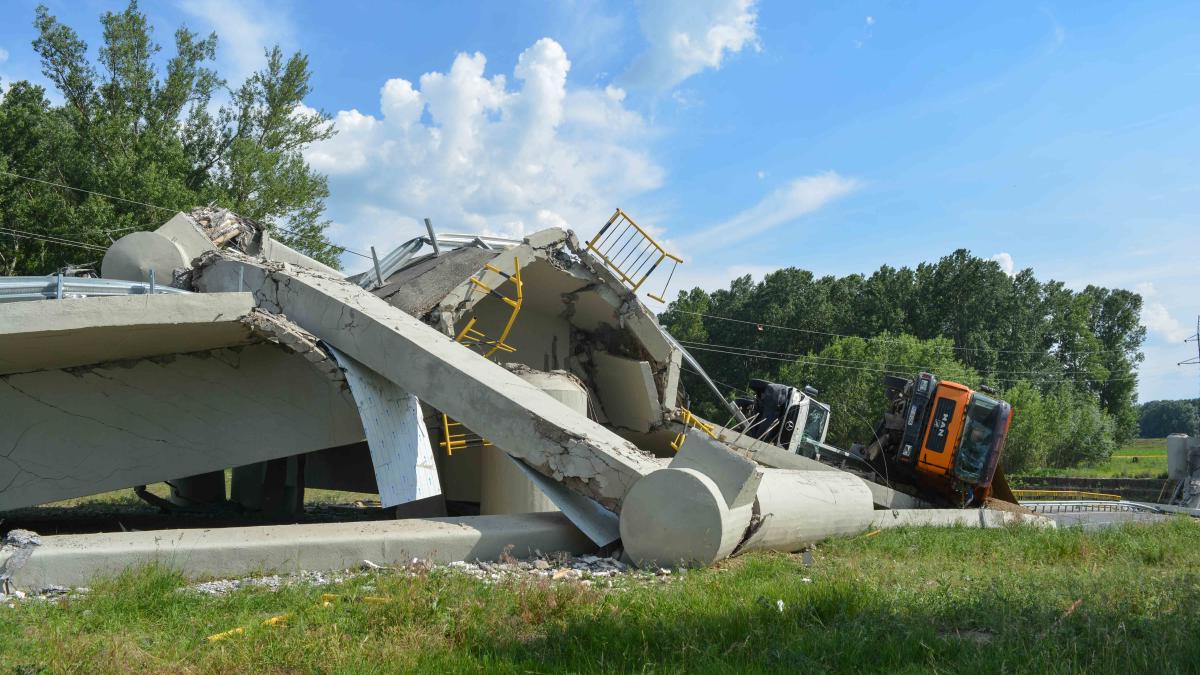 cnair-podul-prabusit-se-afla-in-administrarea-consiliului-judetean_neamt_003_inquam_photos_ionut_corfu_05858500