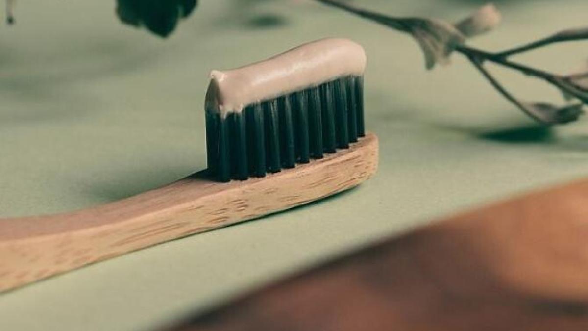 inca-nu-ai-un-tub-cu-pasta-de-dinti-in-bucatarie--este-dusmanul-mirosurilor-neplacute-si-a-petelor-de-pe-vase_57690800