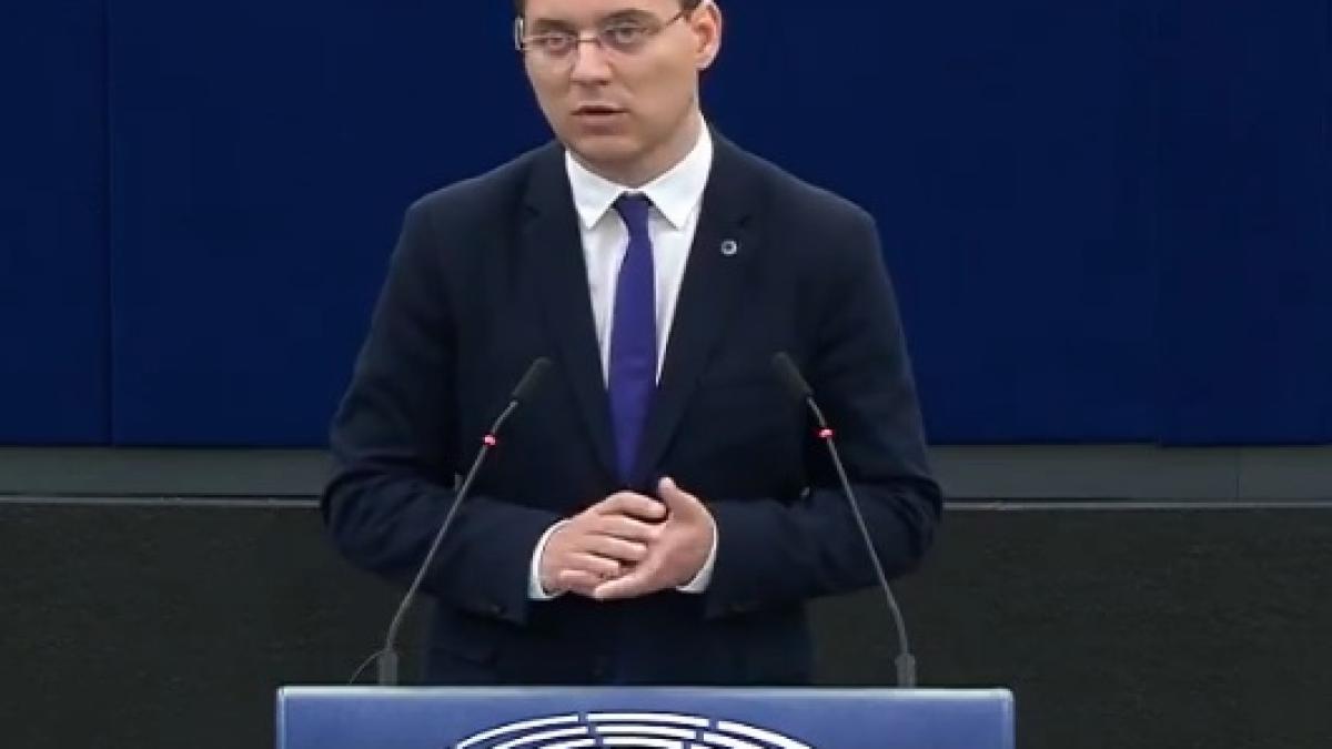 victor-negrescu_15939900