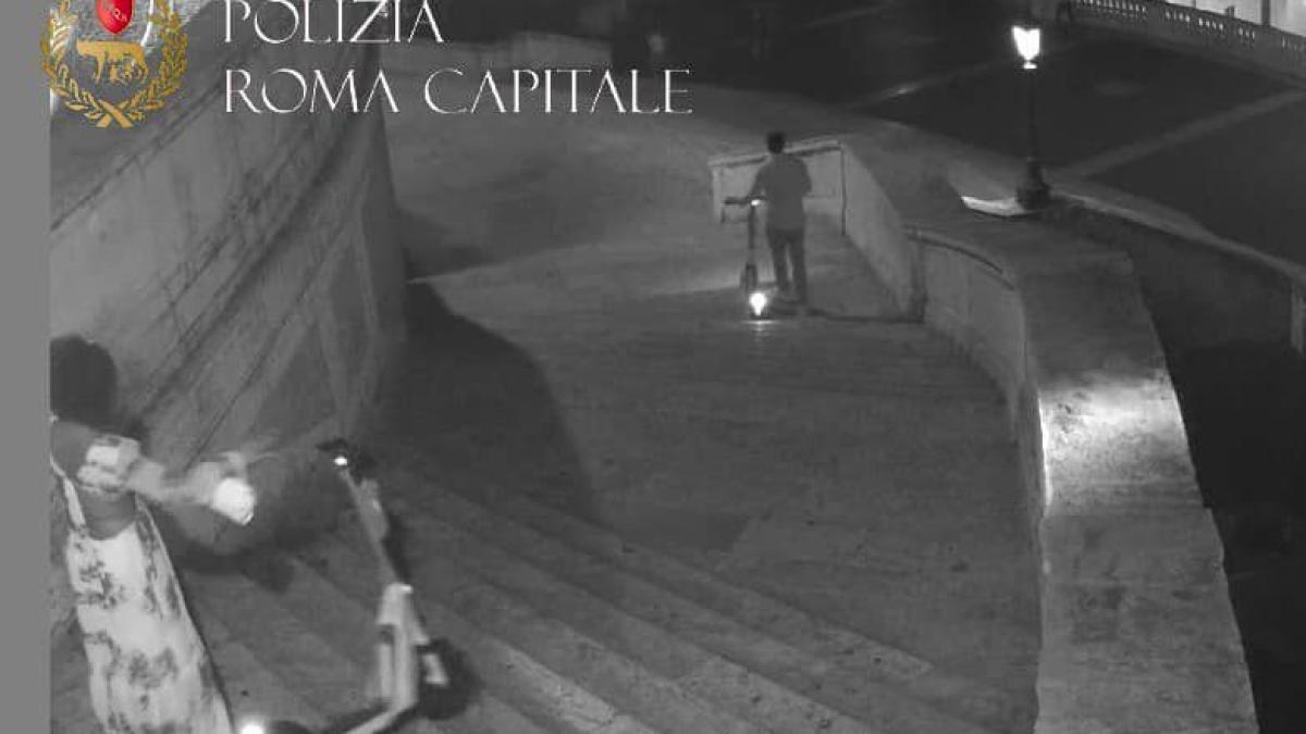 turisti-americani-trepte-spaniole-roma_32934600