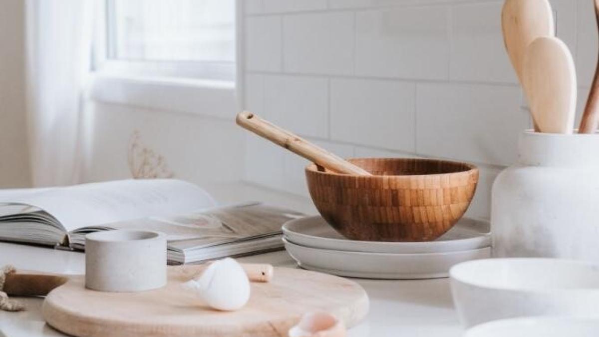 ai-bucataria-prea-mica--trucul-cu-care-poti-castiga-mai-mult-spatiu-de-lucru_88535600