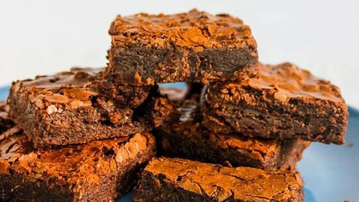 tarta-de-ciocolata-si-banane----fara-faina-si-fara-coacere--este-atat-de-buna--incat-se-termina-cat-ai-clipi-de-pe-mese_52812400