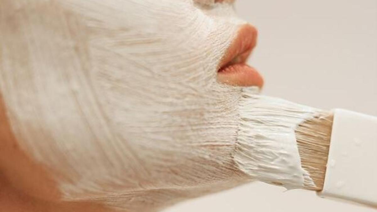 amesteca-suc-de-lamaie-cu-doua-linguri-de-miere-si-aplica-pe-fata---punctele-negre-vor-disparea-fara-urma_84203800