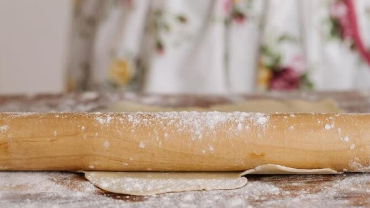 rulouri-umplute-cu-sunca-si-branza---un-aperitiv-rustic-rapid-si-delicios_35828700