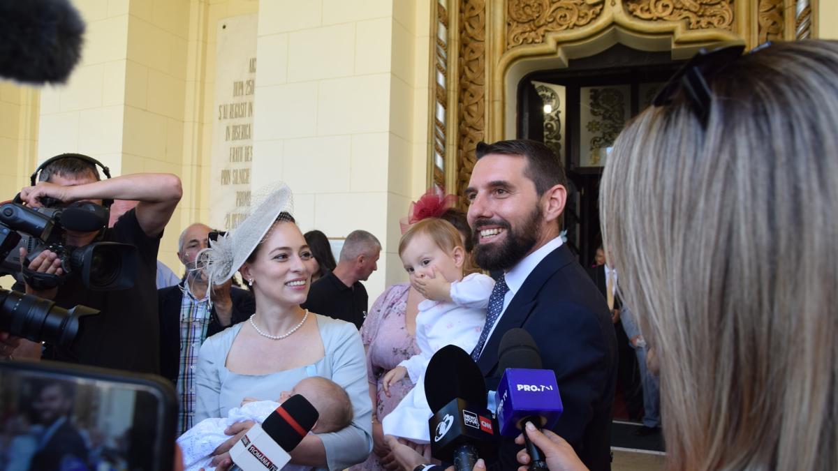 principele-nicolae-si-a-botezat-fiul-la-catedrala-reintregirii-din-alba-iulia--ce-nume-va-purta-bebelusul-cu-sange-regal_18426300