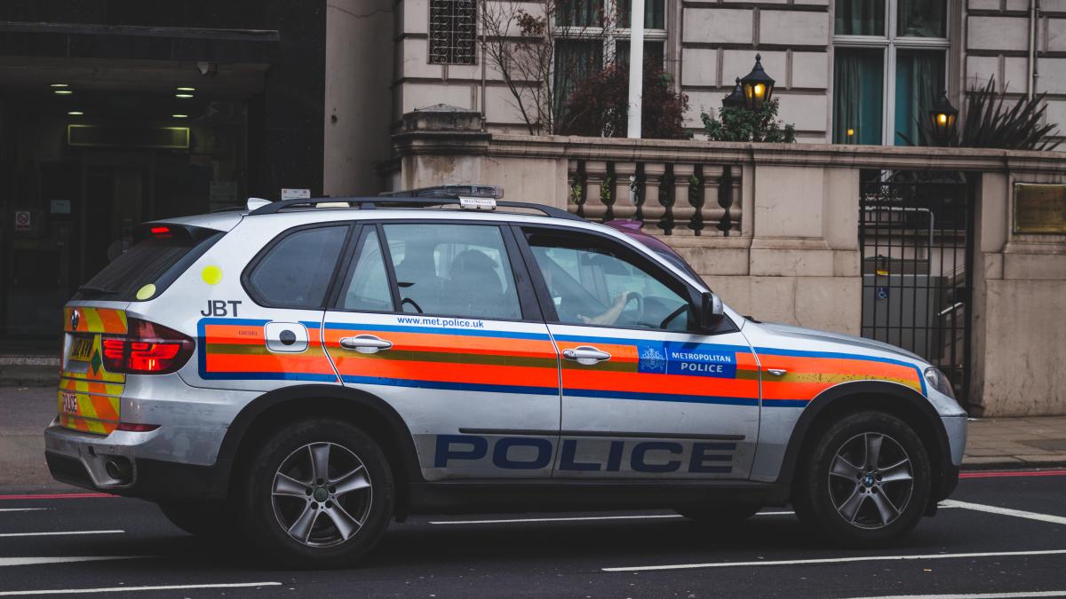 un-barbat-a-incercat-sa-rapeasca-o-adolescenta-in-plina-zi_04669200