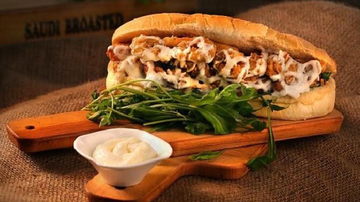 maioneza-fara-ulei-si-cu-continut-scazut-de-calorii-este-perfecta-pentru-salatele-de-vara_13841600