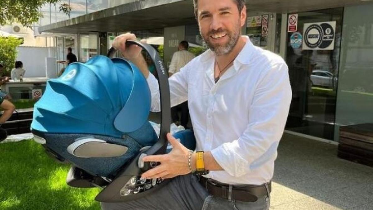 alex-dima--jurnalistul-prc-e2prc-80prc-9dromania--te-iubescprc-e2prc-80prc-9d-a-devenit-tata-pentru-a-doua-oara_12922500