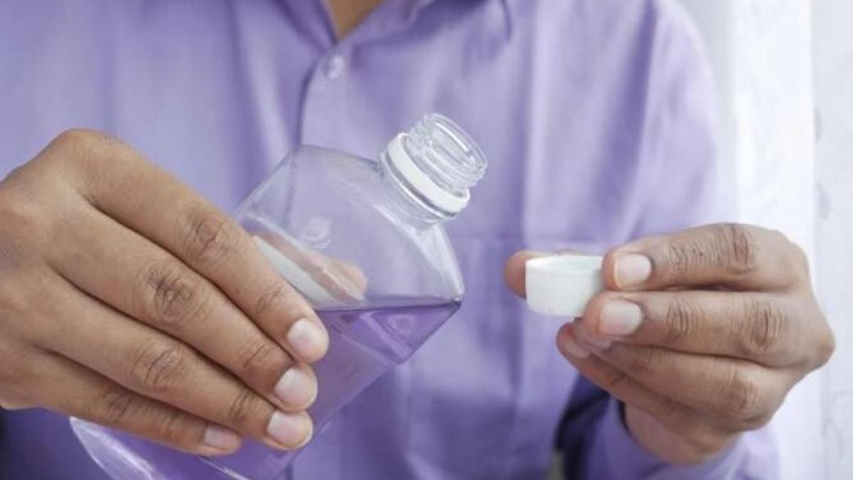 apa-de-gura--facuta-acasa---doua-retete-simple-si-rapid-de-preparat_39438800