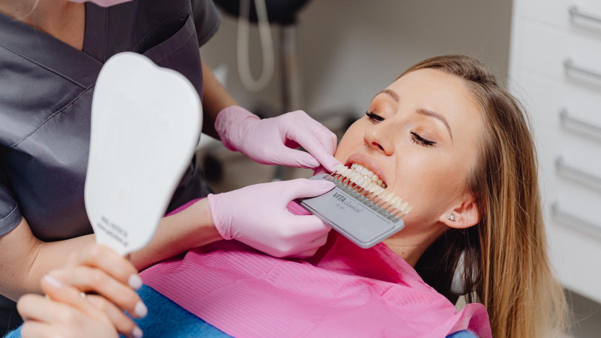 albirea-dentara---cand-este-necesara-si-ce-presupune--de-ce-se-ingalbenesc-dintii_14017300