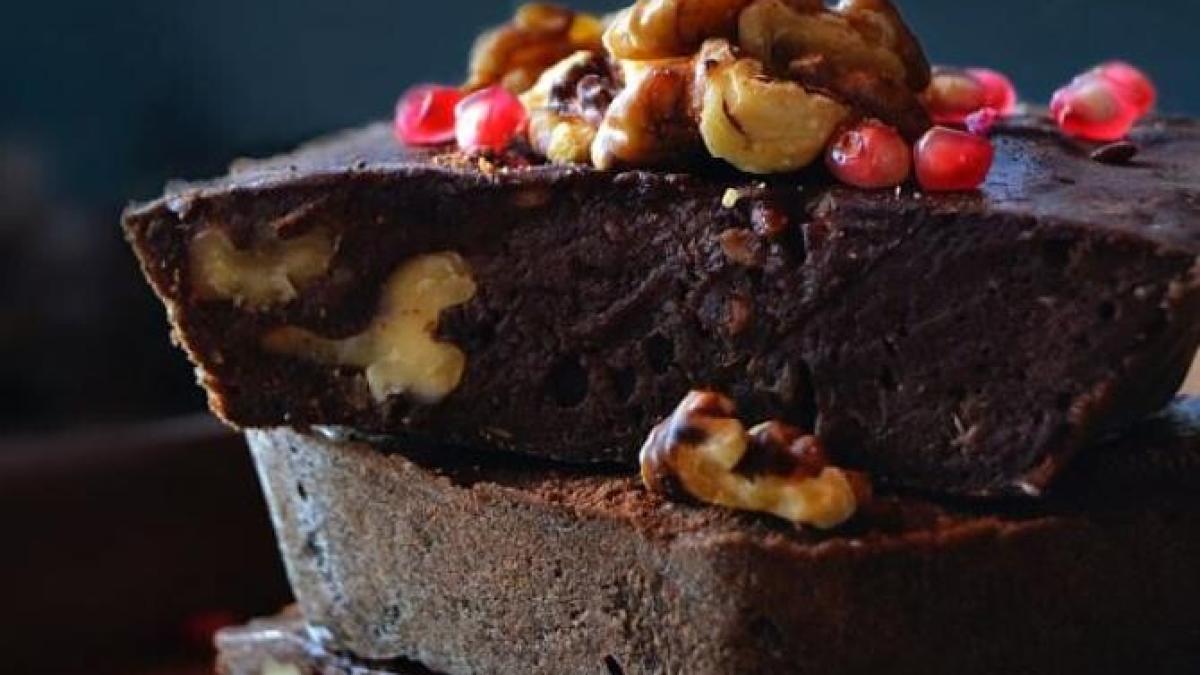 negresa-cu-cirese-si-migdale---un-desert-delicios--fara-coacere--gata-in-10-minute_77408200