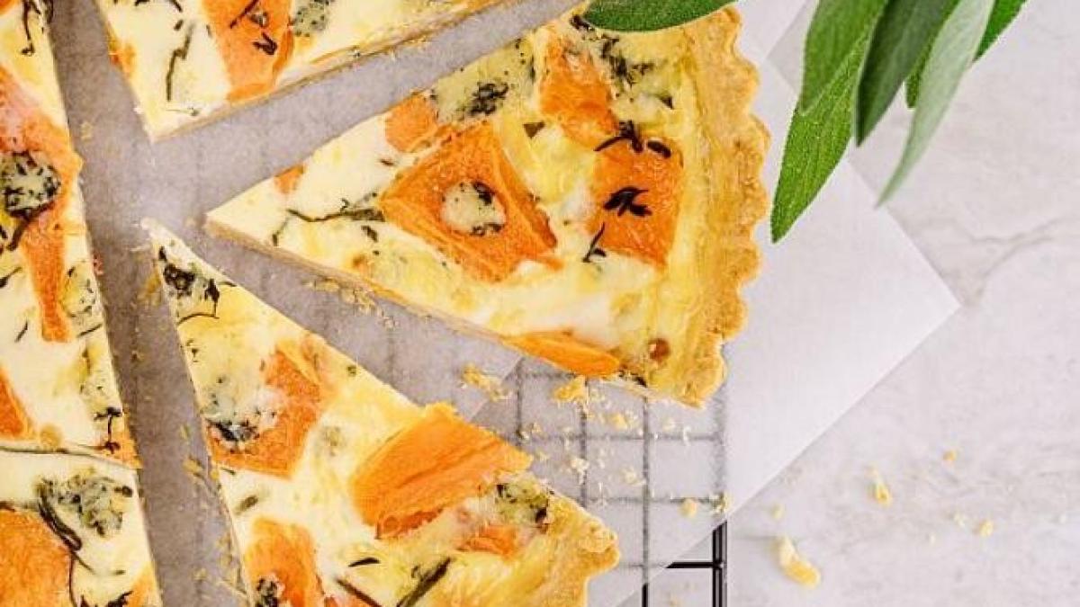 tarta-sarata-cu-branza-afumata-si-legume--o-reteta-rapida-si-super-delicioasa_27808000