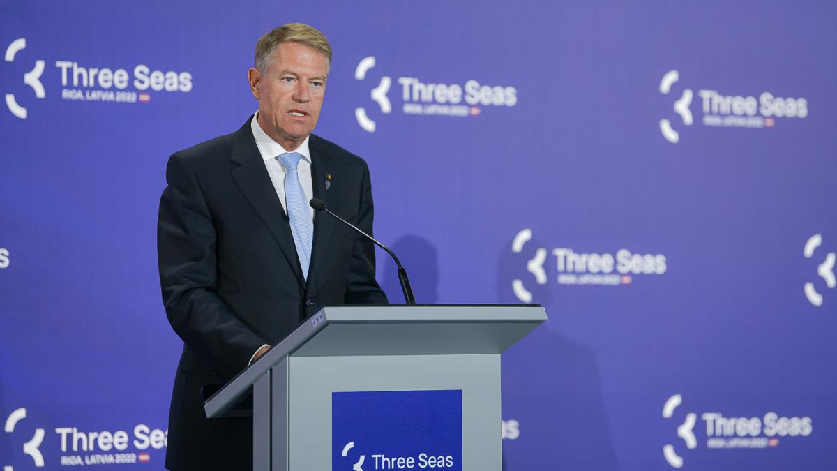 klaus-iohannis-sustine-decizia-de-subventionare-a-combustibilului--prc-e2prc-80prc-9dsunt-50-de-bani-pe-care-nu-ii-daiprc-e2prc-80prc-9d_72841000