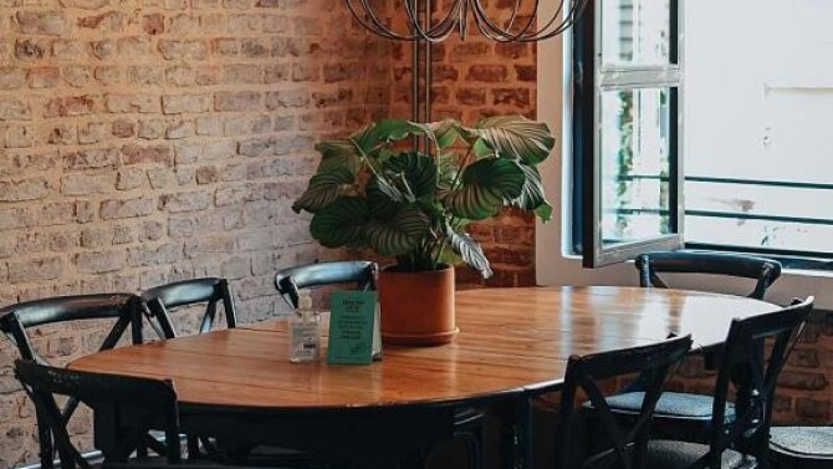 praful-de-pe-mobila-va-ramane-doar-o-amintire---solutia-este-in-bucatarie--te-ai-gandit-la-asta_99344200