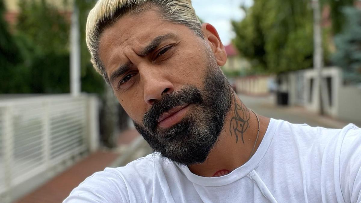 tatal-lui-connect-r--dupa-ce-a-cantat-pe-scena-cu-artistul-ma-rog-sa-biruiasca-ispitele--s-o-lase-mai-subtire-cu-muzica--are-40-de-ani_16077700