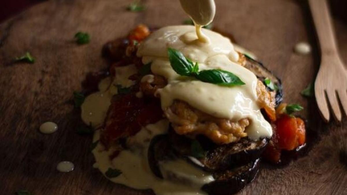 lasagna-cu-dovlecei-si-sos-bechamel---este-usoara-si-gustoasa--iar-o-portie-are-310-de-calorii_21604600