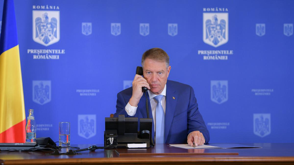 mihaela-ciochina-si-bogdan-licu--numiti-de-klaus-iohannis-in-functia-de-judecator-ccr_75348700