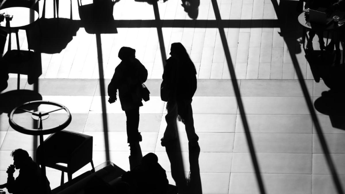 oameni_pe_strada_foto_pexels_65211100