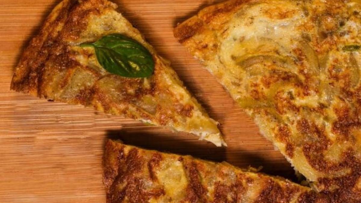 omleta-fara-oua--moale-si-gustoasa---se-face-super-rapid-si-are-doar-180-de-calorii_70466200