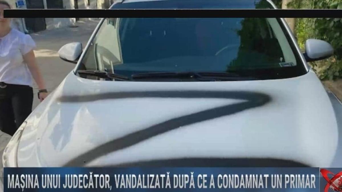 masina-unui-judecator-din-constansa--vandalizata--dupa-ce-a-condamnat-un-primar-_54243500