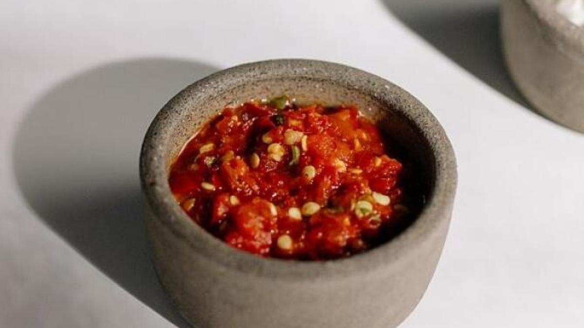 zacusca-picanta-pentru-iarna---un-ingredient-neobisnuit-o-face-savuroasa_84496800