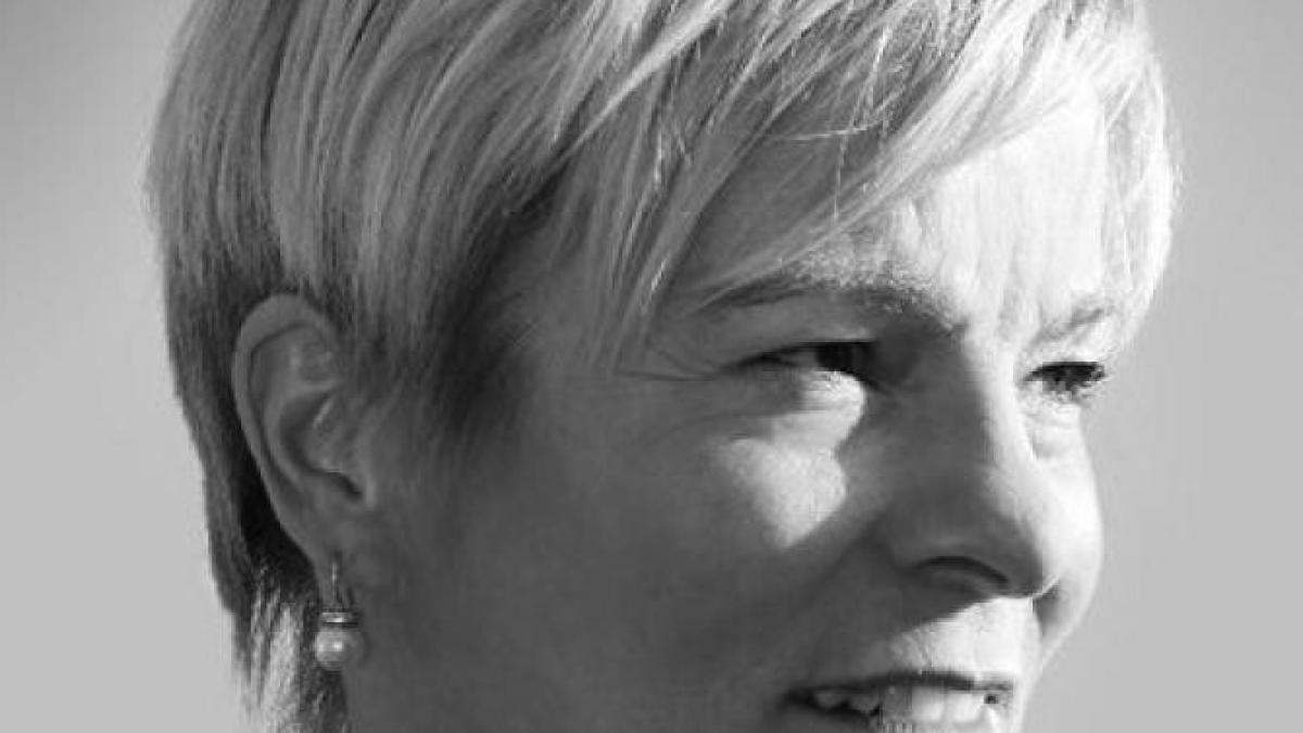 antrenoarea-de-fotbal-vera-pauw-marturiseste-ca-a-fost-violata-si-hartuita-de-trei-barbati-diferiti-cu-functii-oficiale_20993600