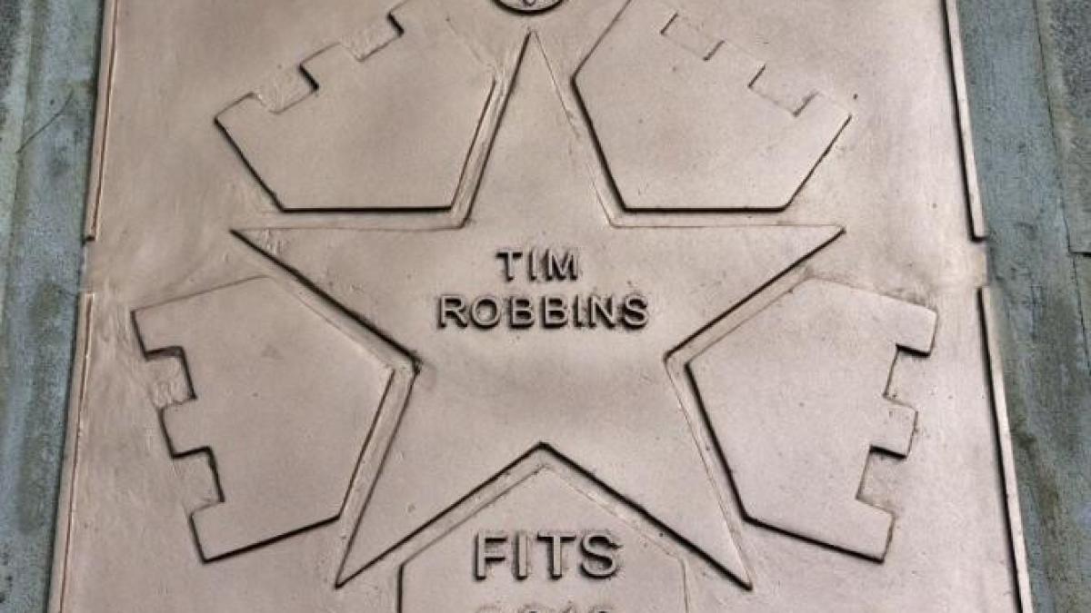 sase-personalitati-vor-primi-o-stea-pe-aleea-celebritatilor-din-sibiu--printre-ele--ion-caramitru_50348500