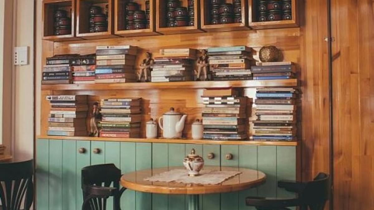 produsul-natural--care-elimina-dungile-si-revigoreaza-suprafata-mobilei-din-lemn--se-afla-in-bucataria-noastra_98203500