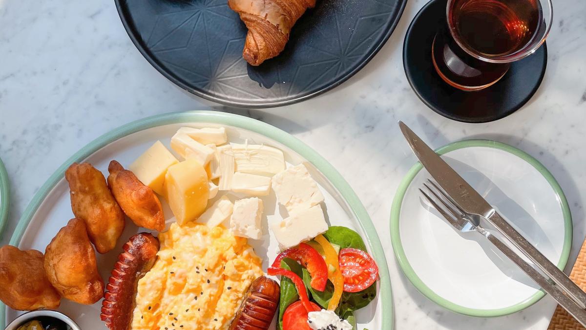 mic-dejun-mediteranean--meniul-delicios-care-nu-necesita-preparare_03973200