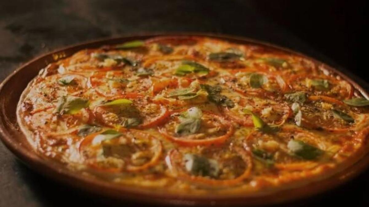 pizza-usoara-din-dovlecei--gata-in-10-minute_74985500