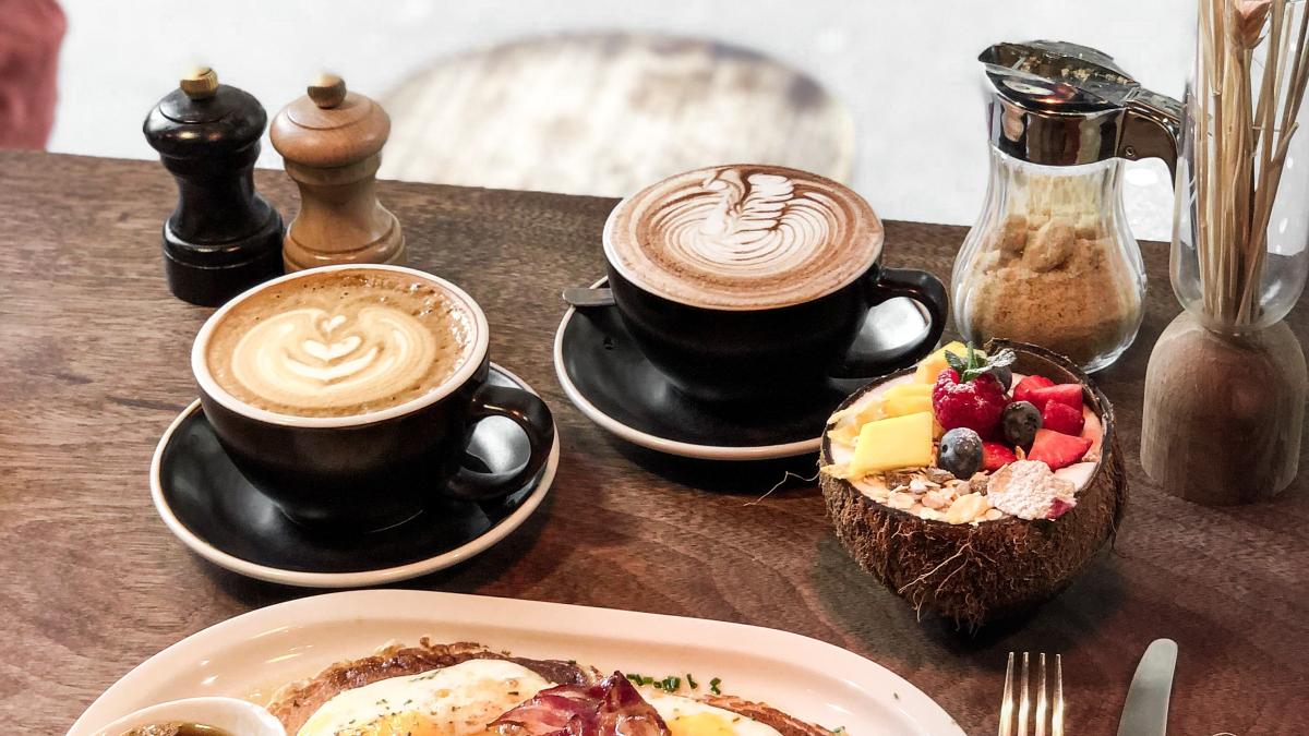 oua-ochiuri-cu-sunca-si-cascaval--micul-dejun-perfect_45189700