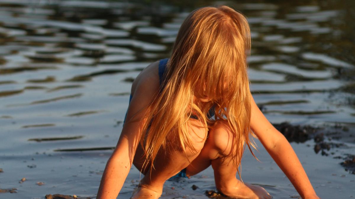 fetita-de-11-ani--insarcinata-cu-baiatul-care-urma-sa-i-devina-sot--gelu-duminica-instanta-de-judecata-a-decis-ca-nu-s-a-intamplat-nimic_38786300