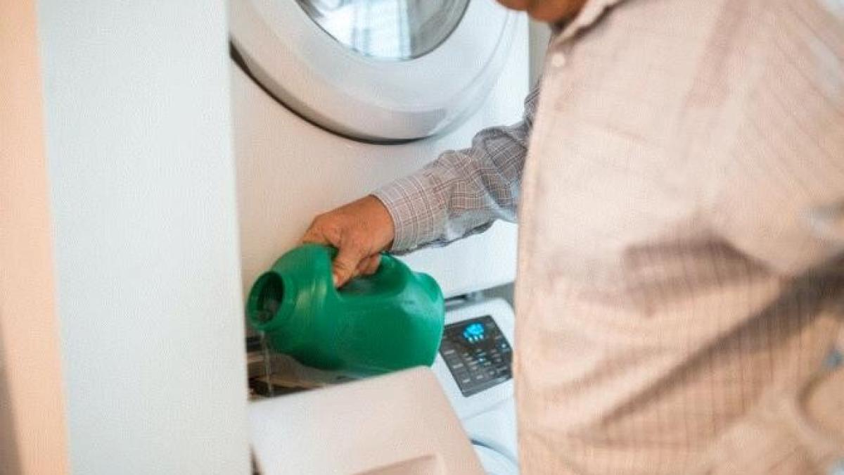 cum-sa-scapi-rapid-de-mirosul-neplacut-din-masina-de-spalat---remediul-care-costa-cativa-lei_70670400