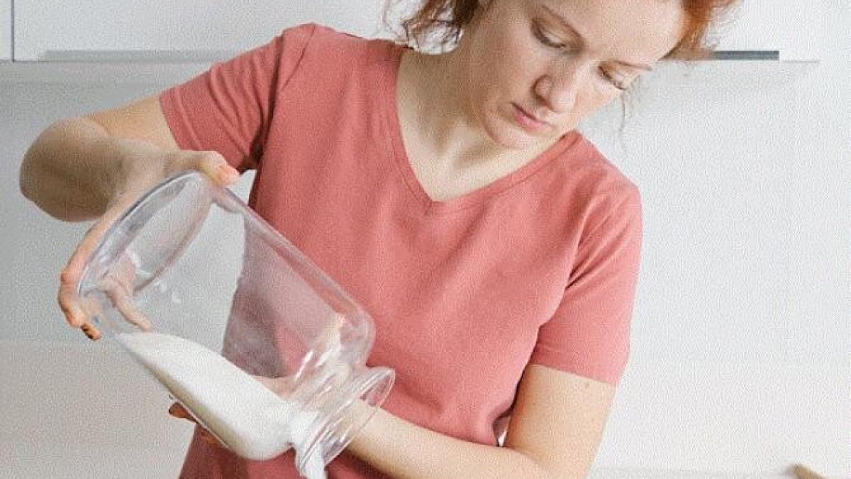 o-lingurita-de-zahar-va-rezolva-o-problema-neplacuta-din-bucatarie--metoda-bunicilor-noastre--de-neinlocuit_93613900