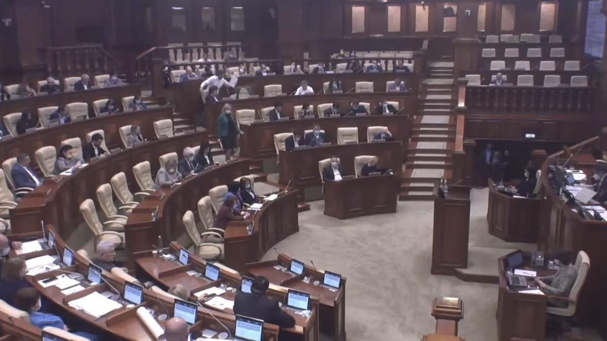 o-deputata-de-la-chisinau-a-demisionat-din-parlament_52213600