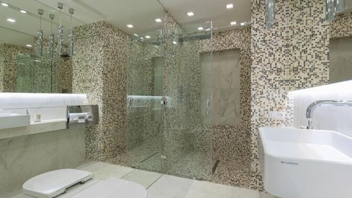 trei-zone-din-baie--pline-de-bacterii--pe-care-multi-uita-sa-le-curate----iata-care-sunt-acestea_13582600