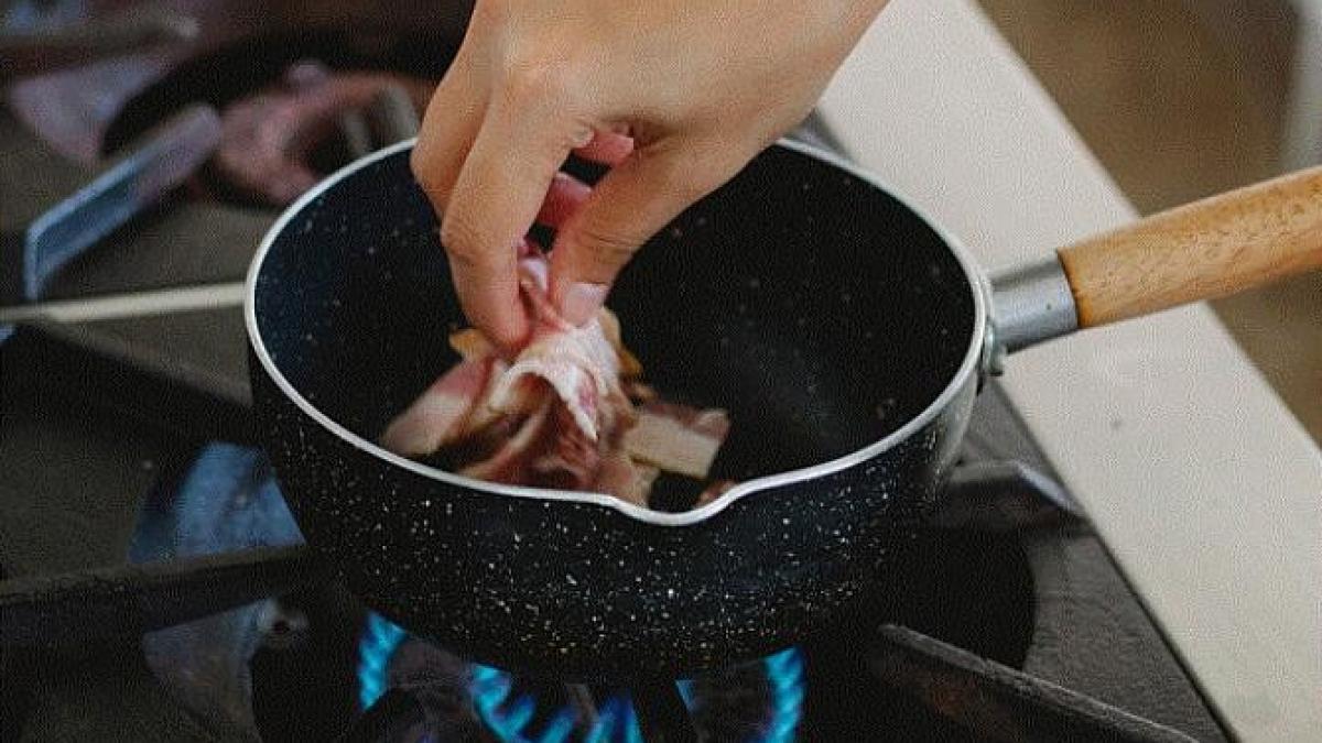 de-ce-ai-nevoie-de-o-bucata-de-mar-cand-prajesti-carnea--doar-bucatarii-cu-experienta-cunosc-acest-truc_32820900