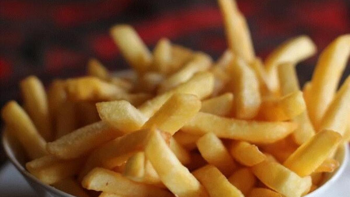 cartofii-prajiti-nu-se-vor-mai-lipi-de-tigaie---trucul-stiut-doar-de-bucatarii-cu-experienta_61800800