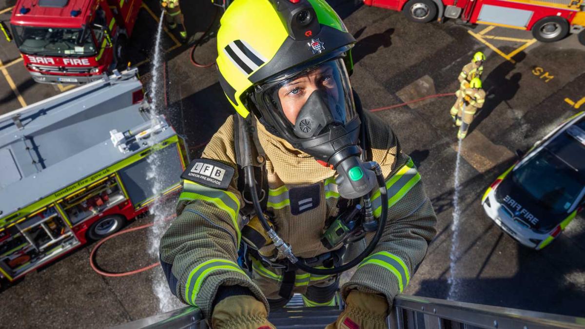 dezastru-in-anglia-dupa-cea-mai-calda-zi--incendii-in-londra_97210800