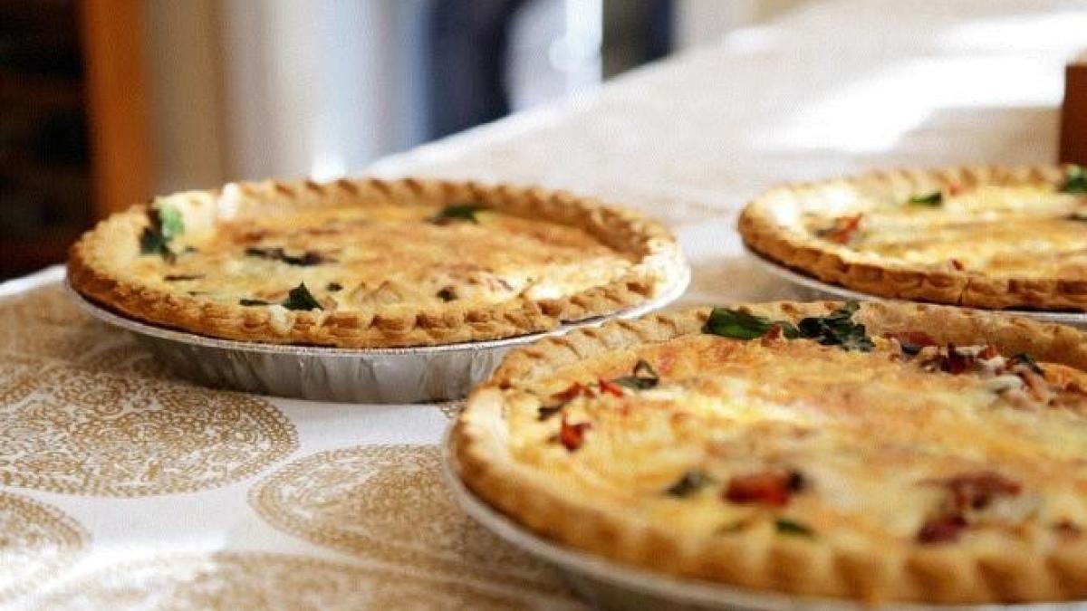 tarta-bestiala-cu-trei-umpluturi---ai-nevoie-de-patru-lipii--nuci--mac-si-stafide_34303500