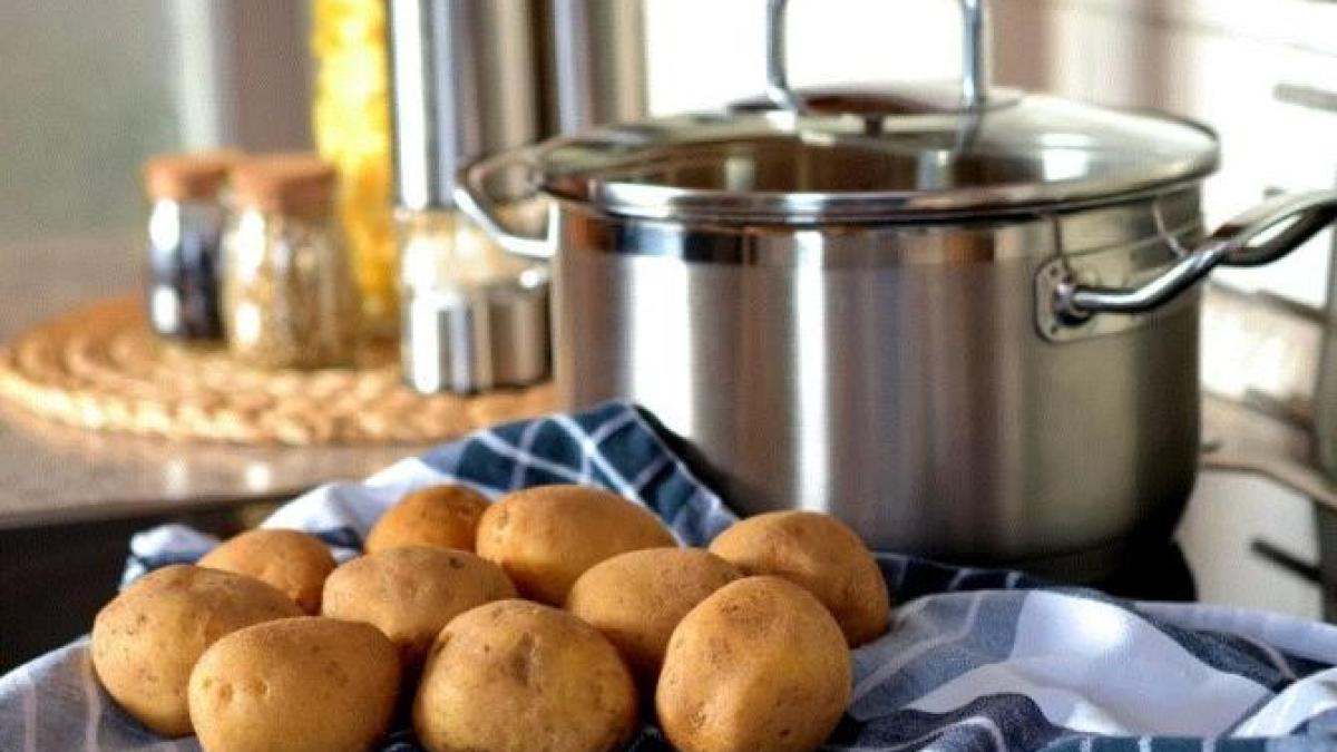 cartofi-deliciosi--gatiti-la-cuptorul-cu-microunde---rapid--usor-si-ieftin_55999000