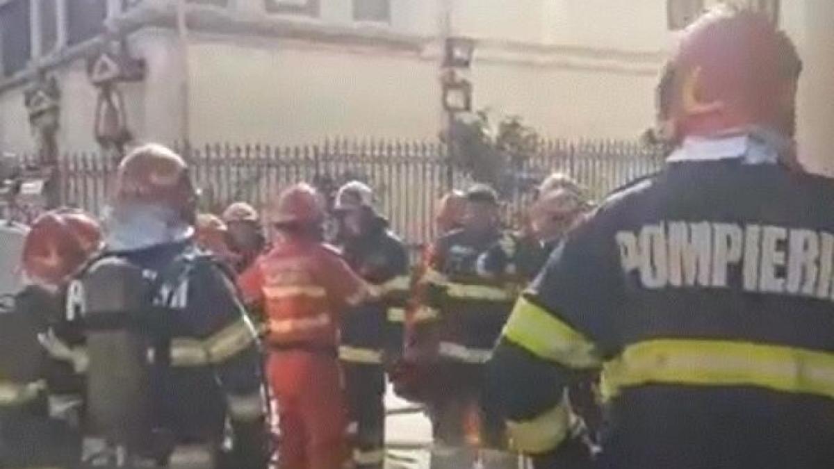 incendiu-in-zona-bibliotecii-universitare-din-bucuresti---un-muncitor-si-a-pierdut-viata_58690600